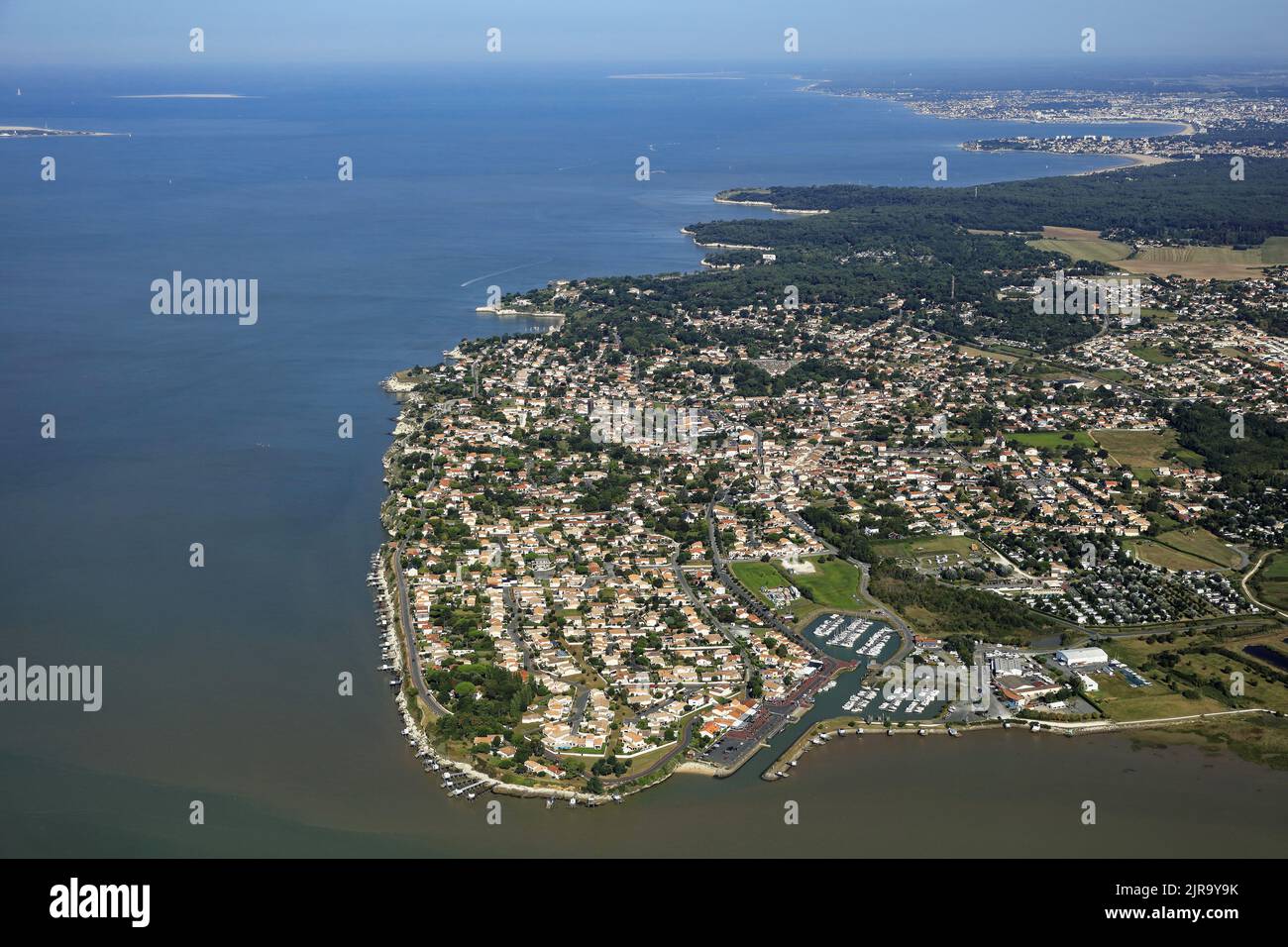 meschers-sur-gironde-south-western-france-aerial-view-of-the-harbour