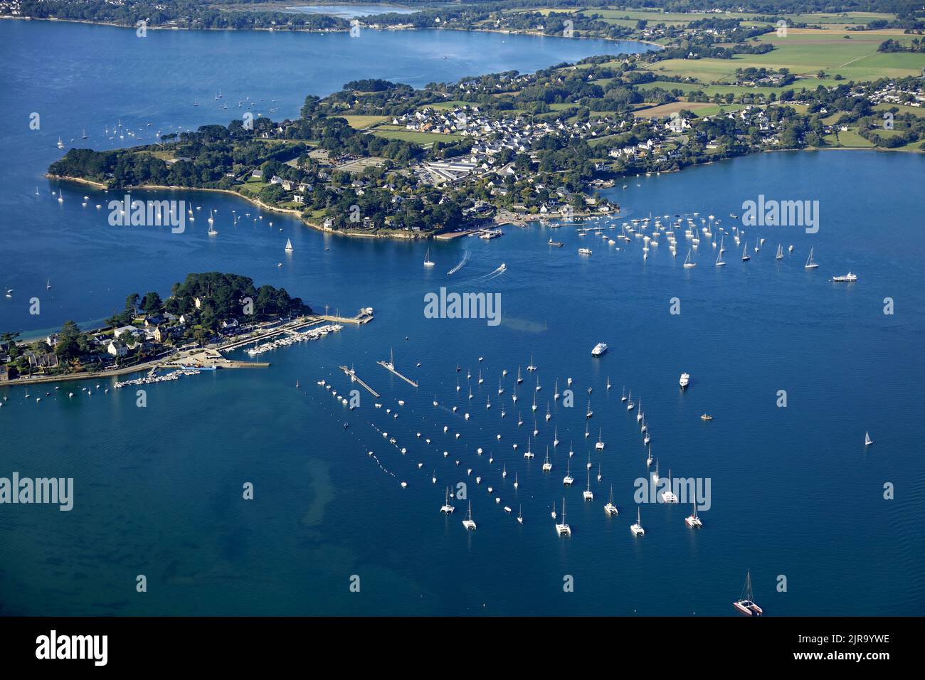 Baden (Brittany, north-western France): aerial view of Port-Blanc (left) and the island “ile aux Moines” (right) in the Gulf of Morbihan Stock Photo