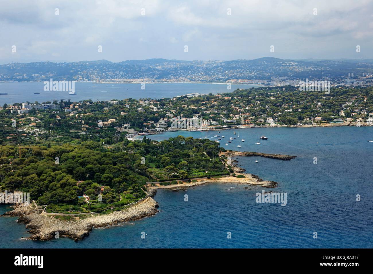Antibes (south-eastern France): aerial view of the Gaorrupe Cove, in the Peninsula of Antibes, with buildings and villas along the waterfront Stock Photo