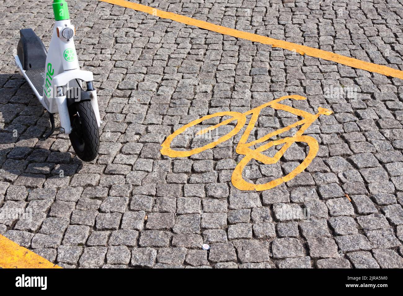Lime Scooter Berlin Stock Photo Alamy lime-scooter-berlin-stock-photo-alamy