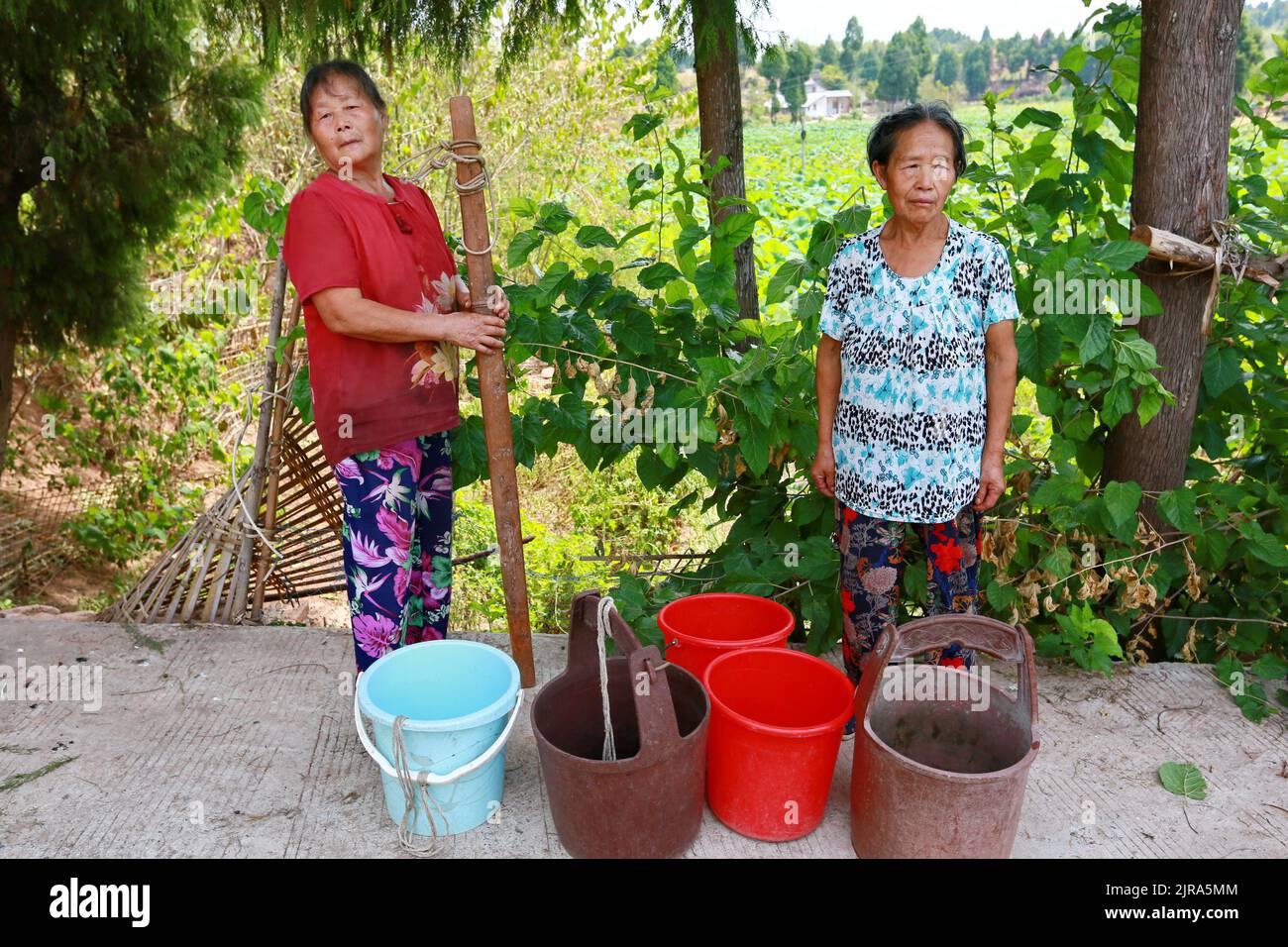 Sw Hans Rai SUINING, CHINA - AUGUST 23, 2022 - Villagers carry water home in ...