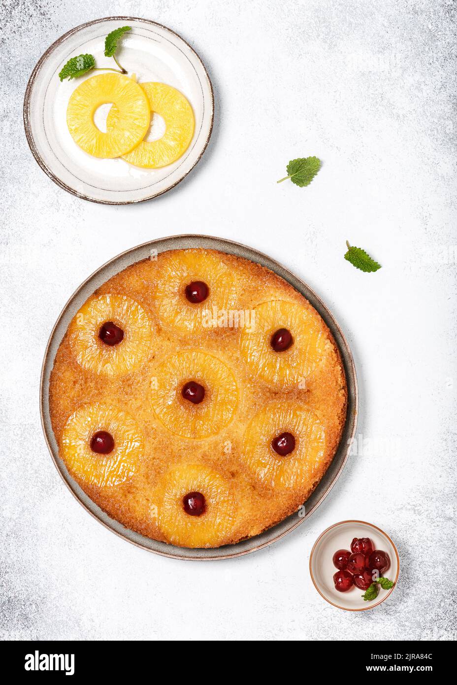 Delicious pineapple upside down cake with candied cherries Summer Delicious pineapple upside down cake with candied cherries Summer
