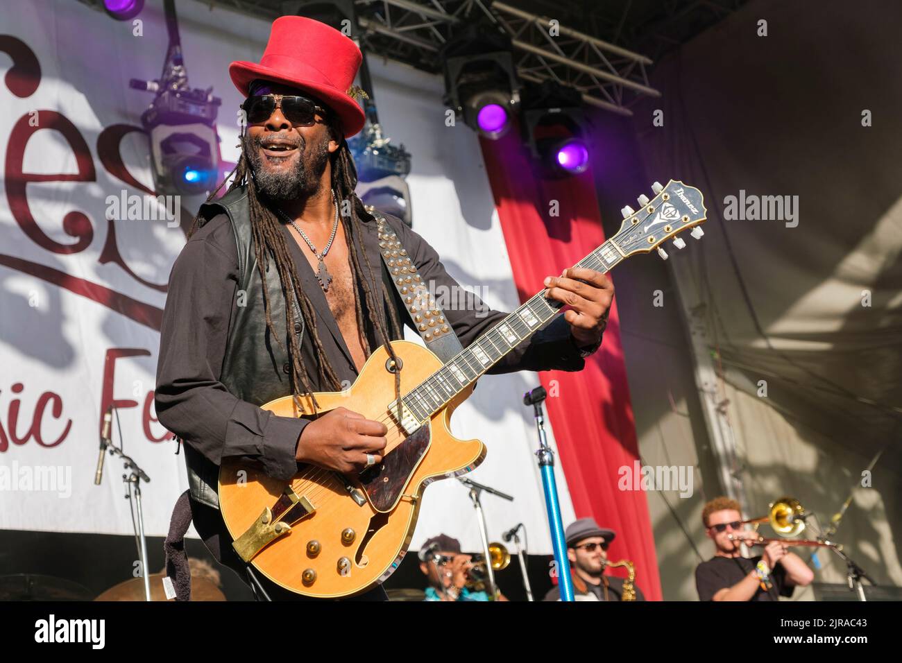 Peter Lee of The Dualers performing at Weyfest Festival, Tilford