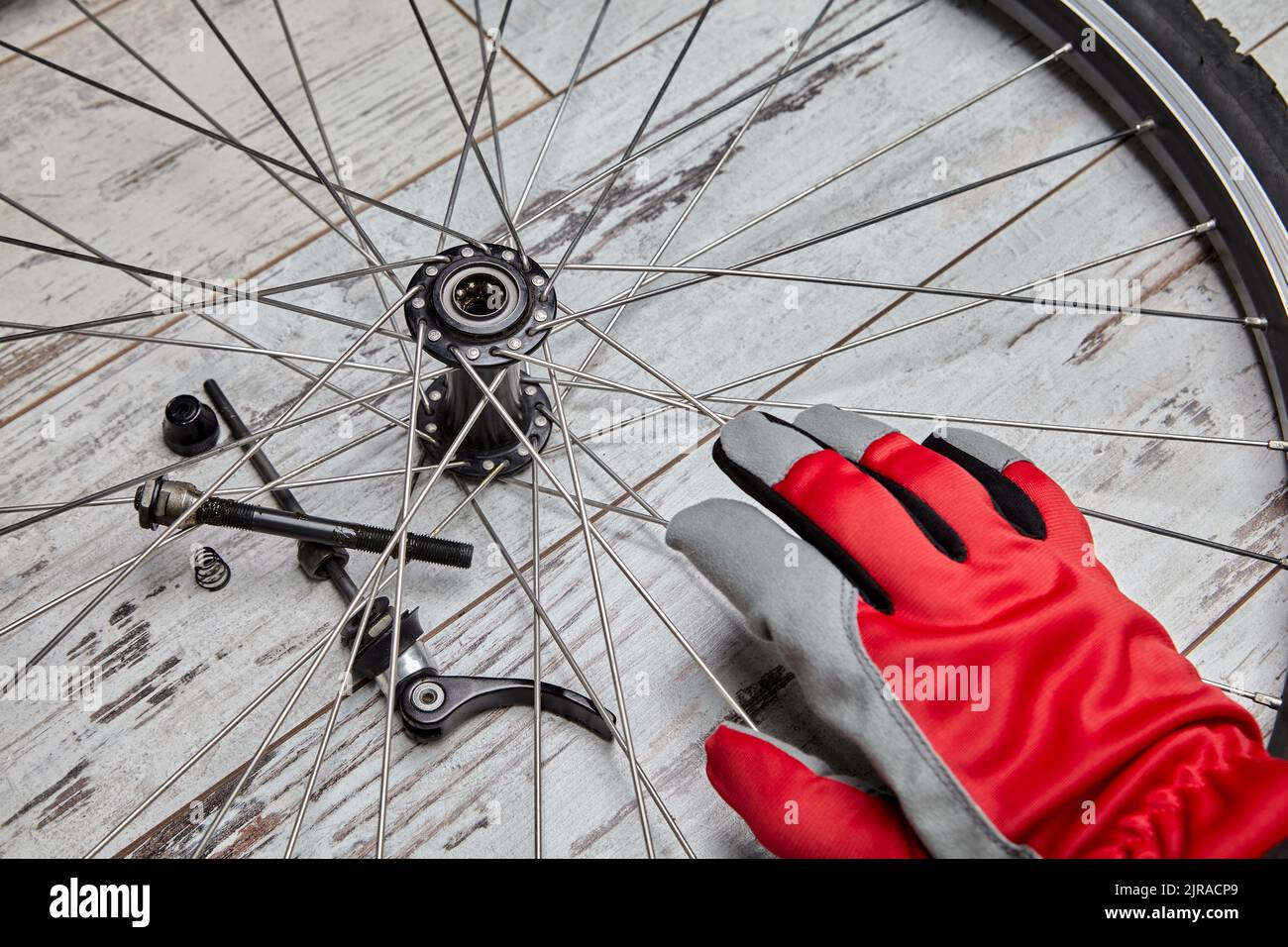 Bicycle repair disassembly and lubrication oil of bicycle wheel