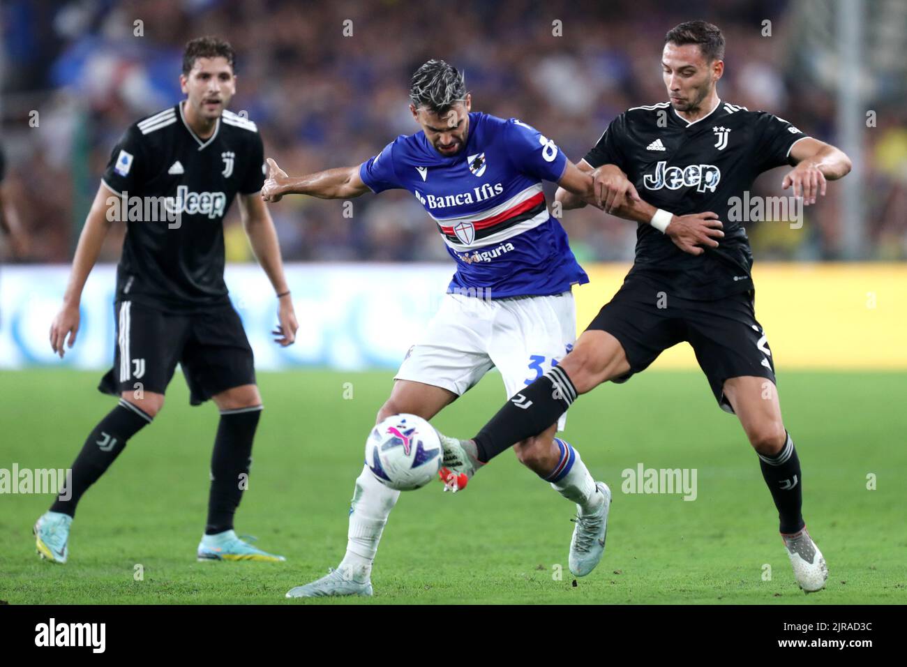 Genova, Italy. 22nd Aug, 2022. Mehdi Leris of Us Sampdoria and Mattia De Sciglio of Juventus Fc battle for the ball during the Serie A match beetween Us Sampdoria and Juventus Fc at Stadio Luigi Ferraris on August 22, 2022 in Genova, Italy . Credit: Marco Canoniero/Alamy Live News Stock Photo