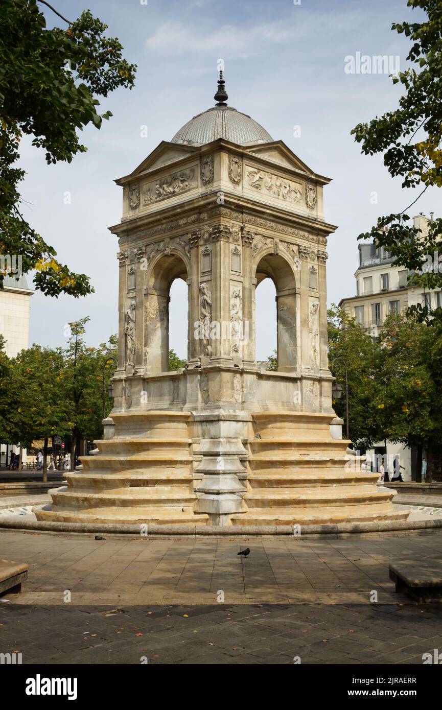 Fontaine des Innocents (French Renaissance style,1550), the oldest monumental fountain in Paris - Les Halles - Paris Stock Photo