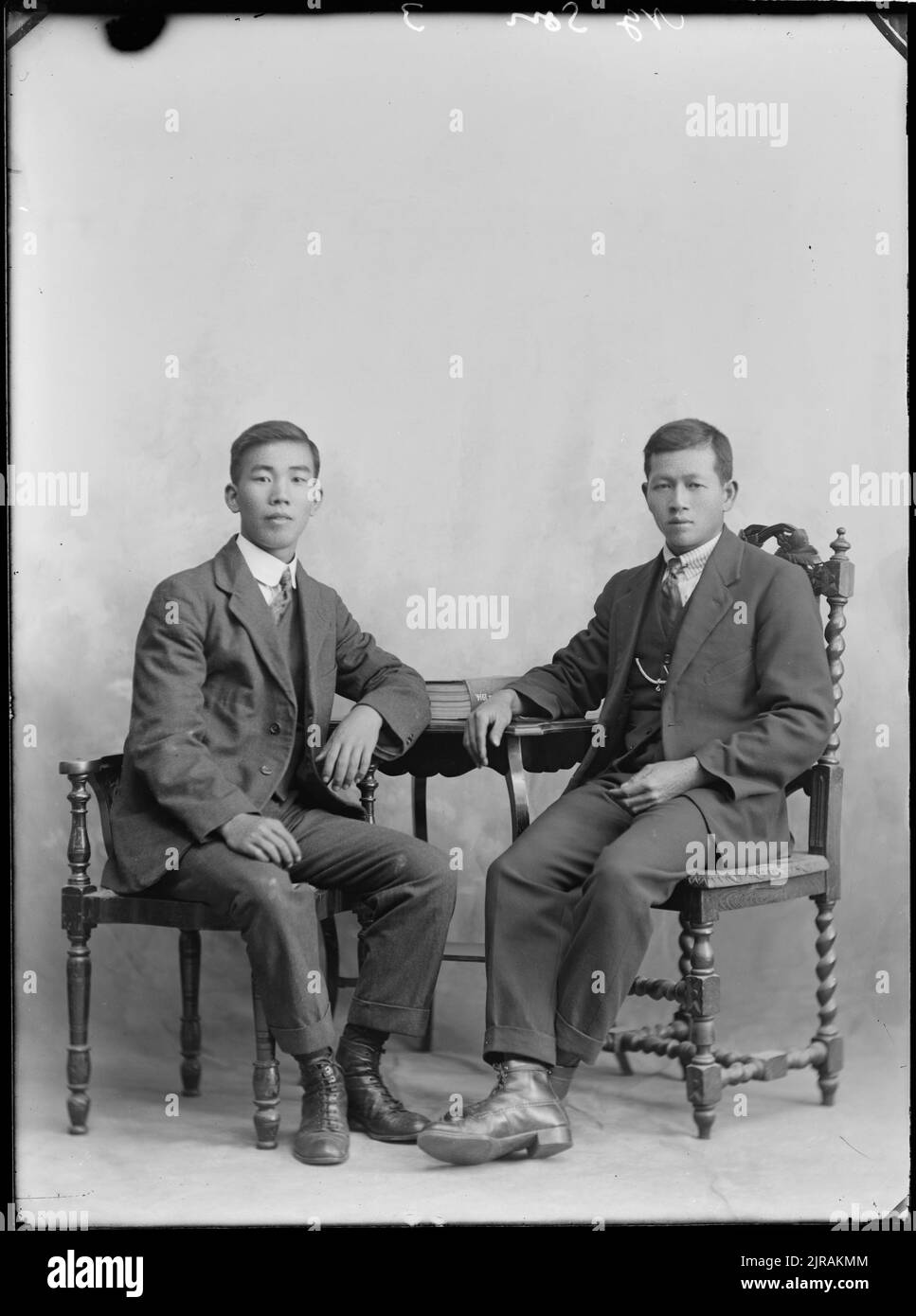 Portrait of two young men, inscribed 'Ng Son', circa 1920, Wellington, by Berry & Co. Stock Photo