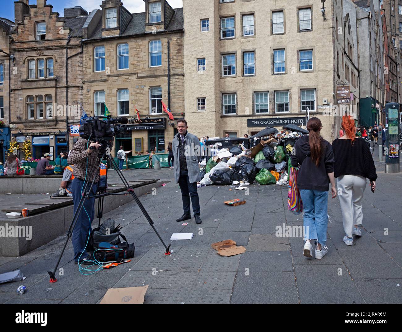 Edinburgh City Centre Scotland UK 23rd August 2022 Weather Warming edinburgh-city-centre-scotland-uk-23rd-august-2022-weather-warming