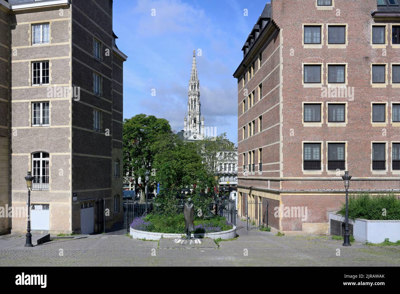 Spanish square with Bela Bartok statue, the Grand Place in the background, Brussels, Brabant, Belgium Stock Photo