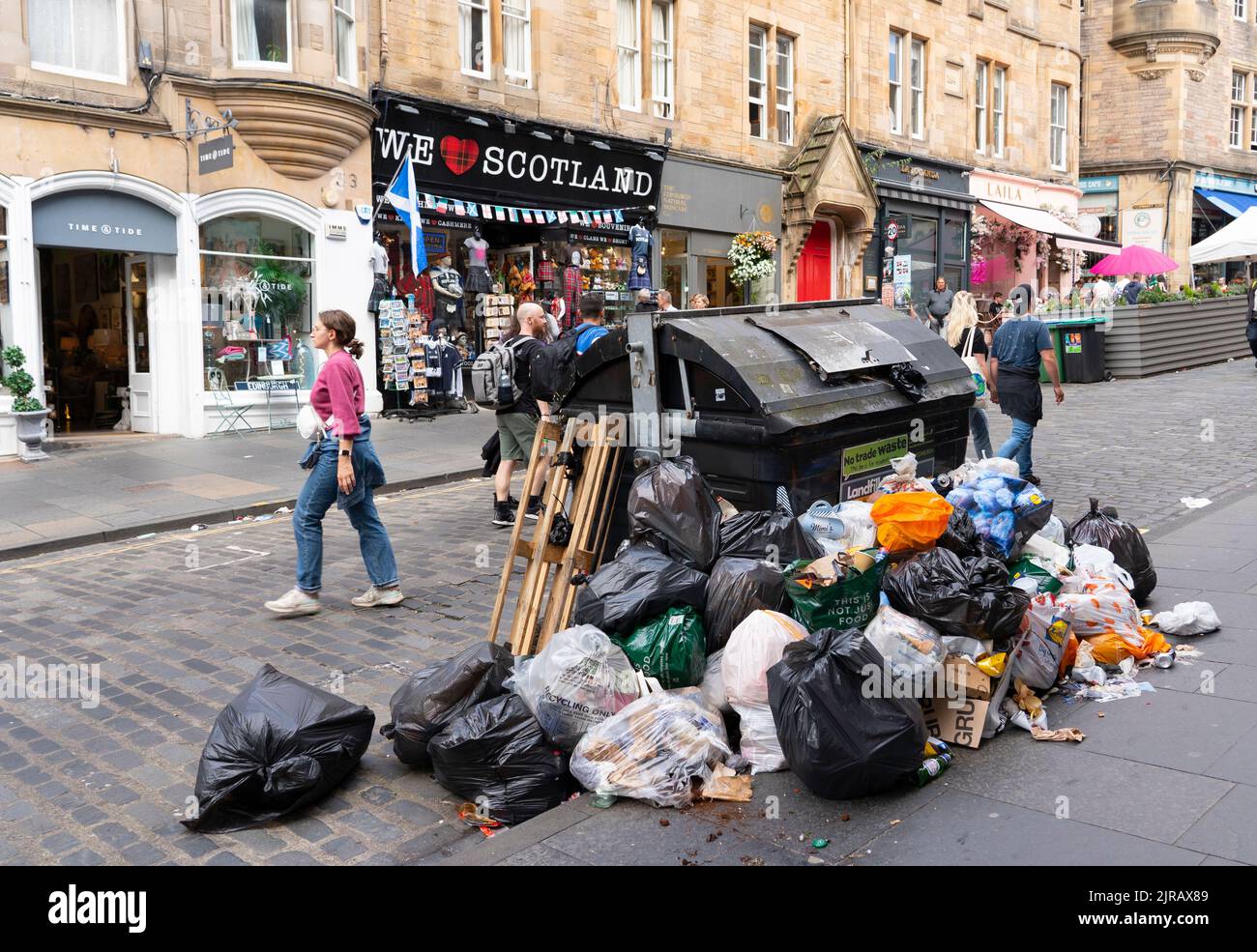 Edinburgh, Scotland, UK. 23rd  August 2022. Rubbish is seen piled on the streets of Edinburgh city centre on day six of a 12 day strike by city refuse collectors. Pic; Overflowing bins in the Old Town.  Iain Masterton/Alamy Live News Stock Photo