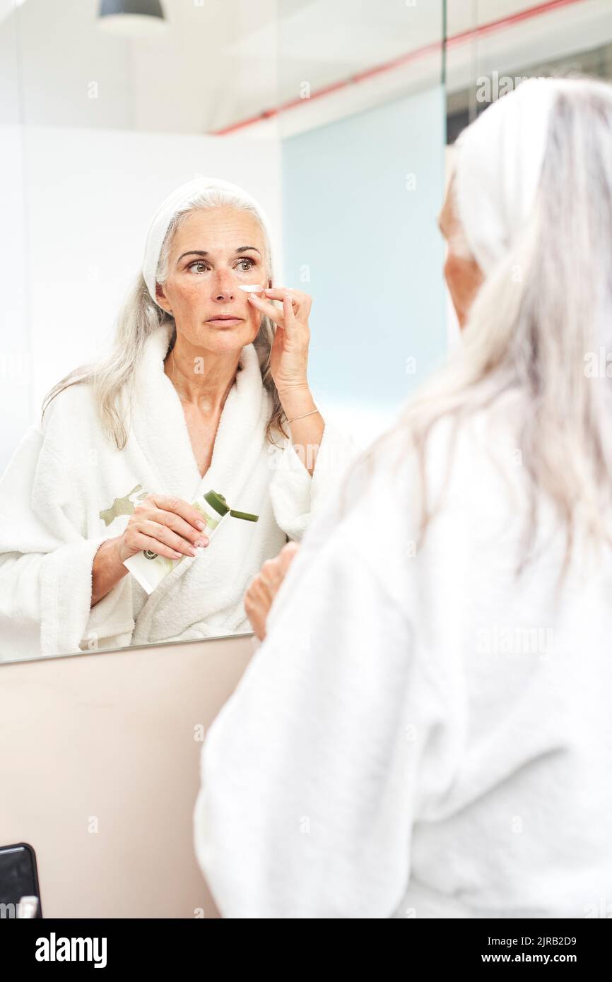 Woman cream applying mirror hi-res stock photography and images - Alamy