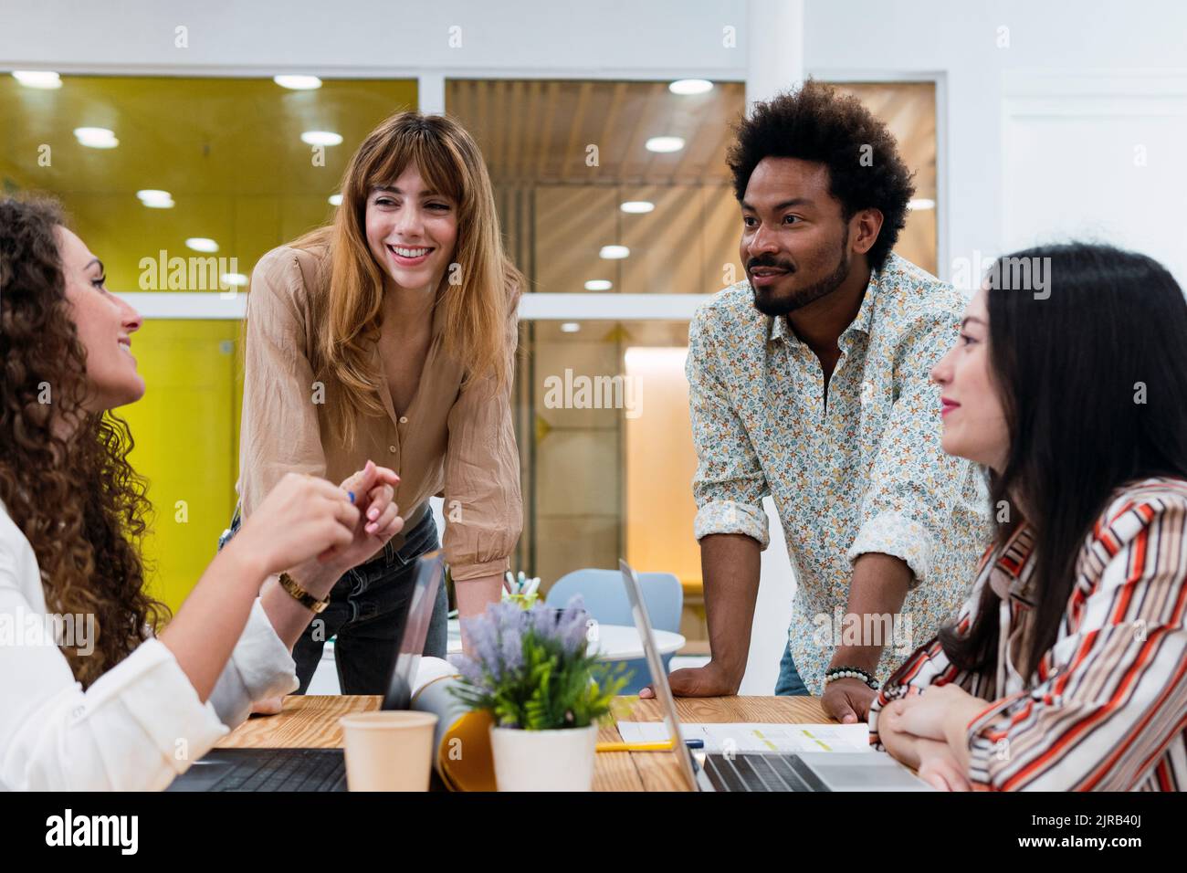 Office business meeting team hi-res stock photography and images - Alamy