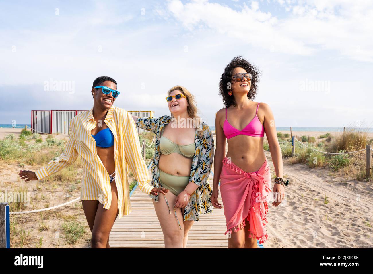 Multiracial friends + vacation hi-res stock photography and images - Alamy