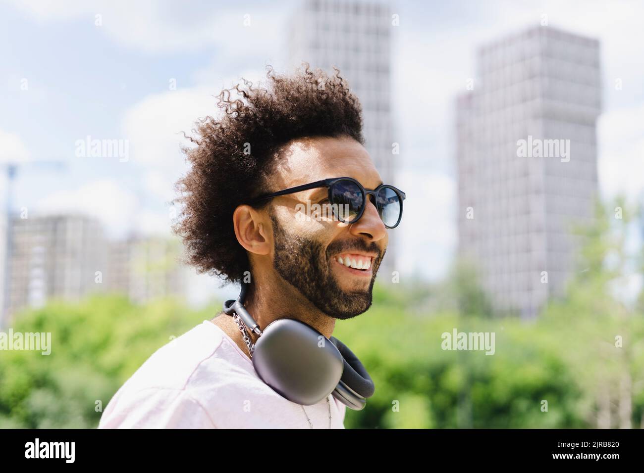 man-curly-hair-sunglasses-hi-res-stock-photography-and-images-alamy