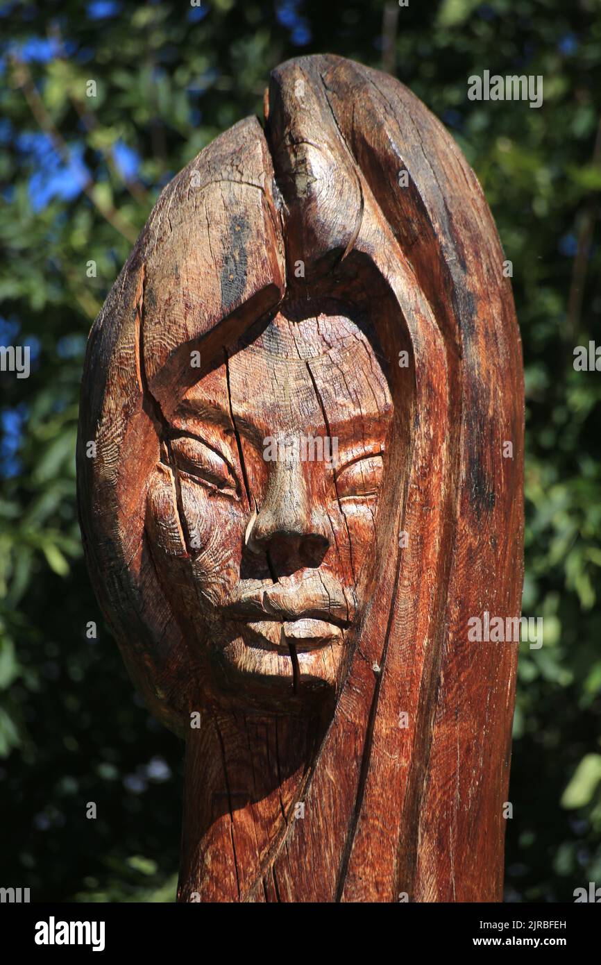 Sculpture sur bois hi-res stock photography and images - Alamy