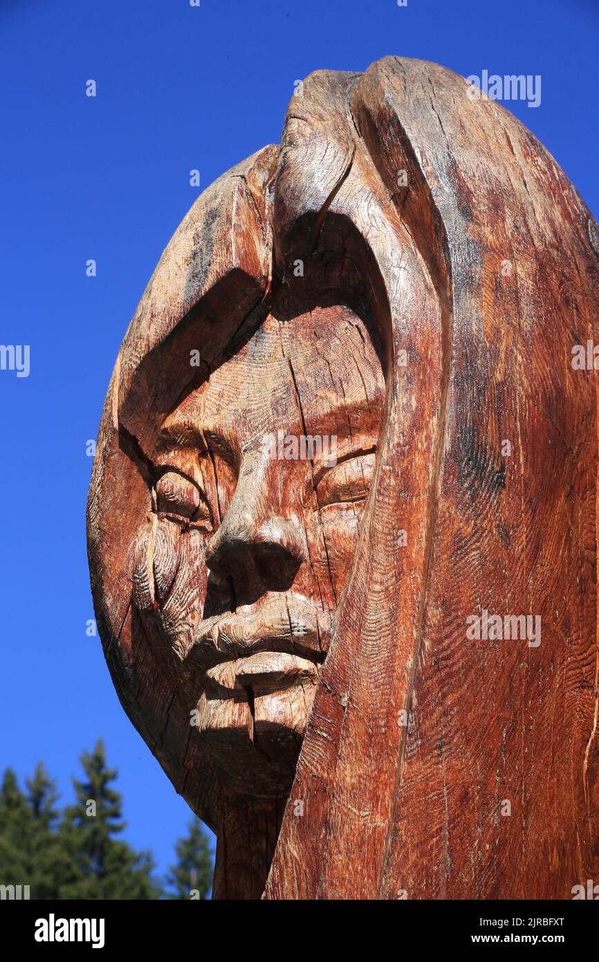 Sculpture sur bois hi-res stock photography and images - Alamy