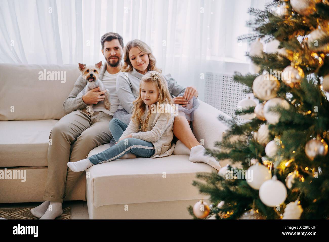 Happy family mom dad tree hi-res stock photography and images - Alamy