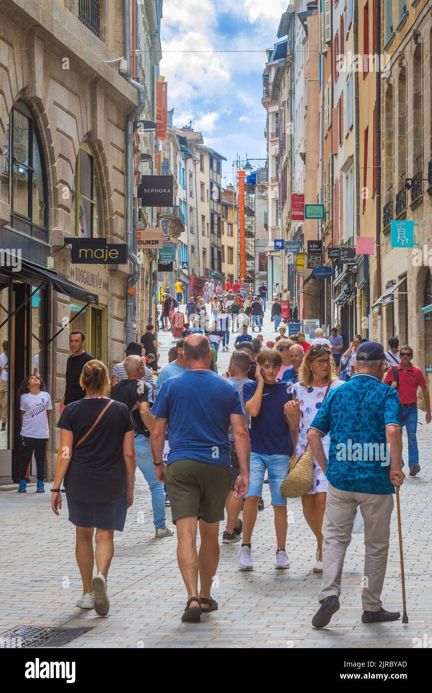 Weekend crowds of shoppers and tourists on the Rue du Consulat, Limoges, Haute-Vienne (87), France. Stock Photo