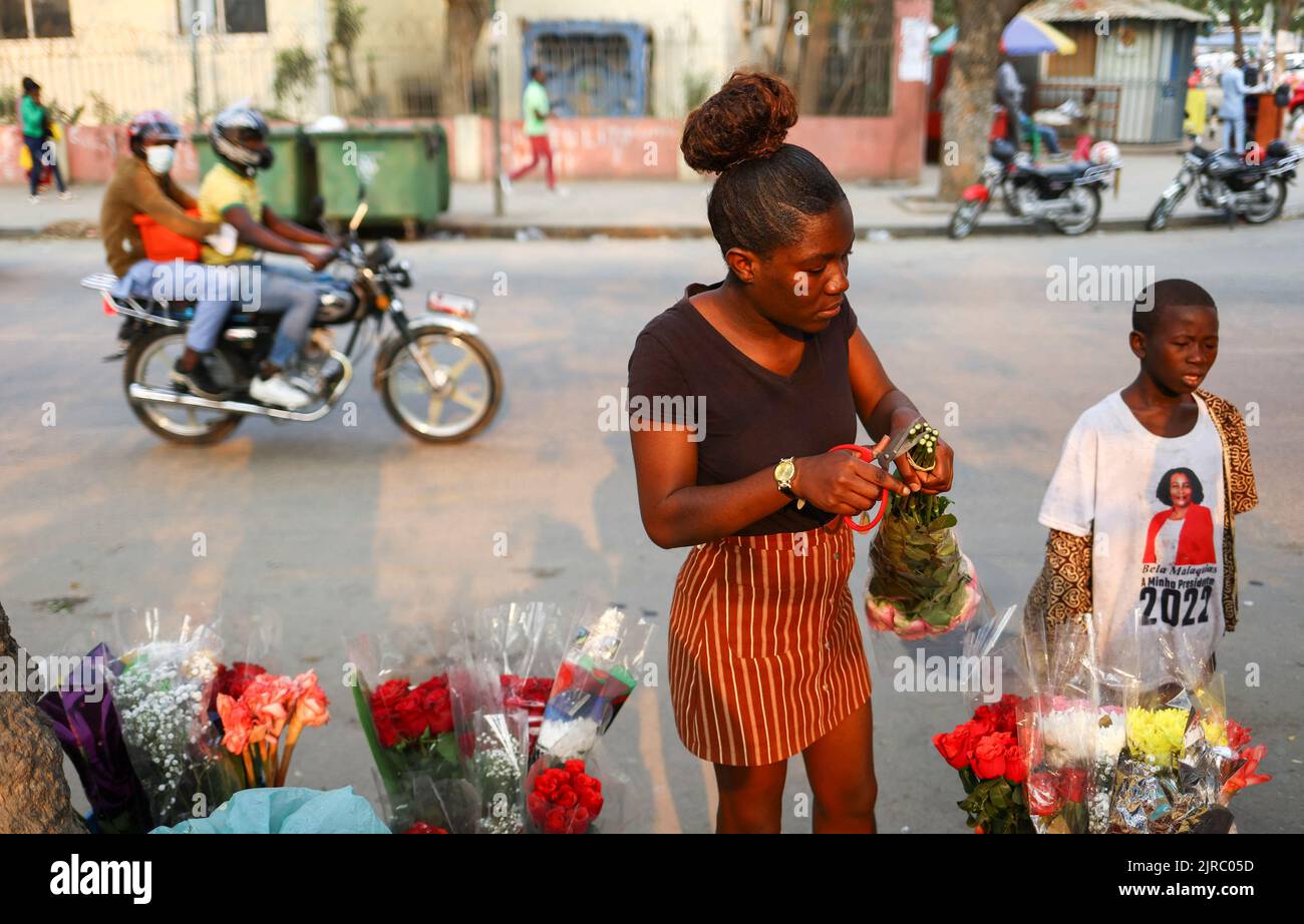 A woman prepares flowers to sell ahead of elections in the capital Luanda, Angola August 23, 2022. REUTERS/Siphiwe Sibeko Stock Photo