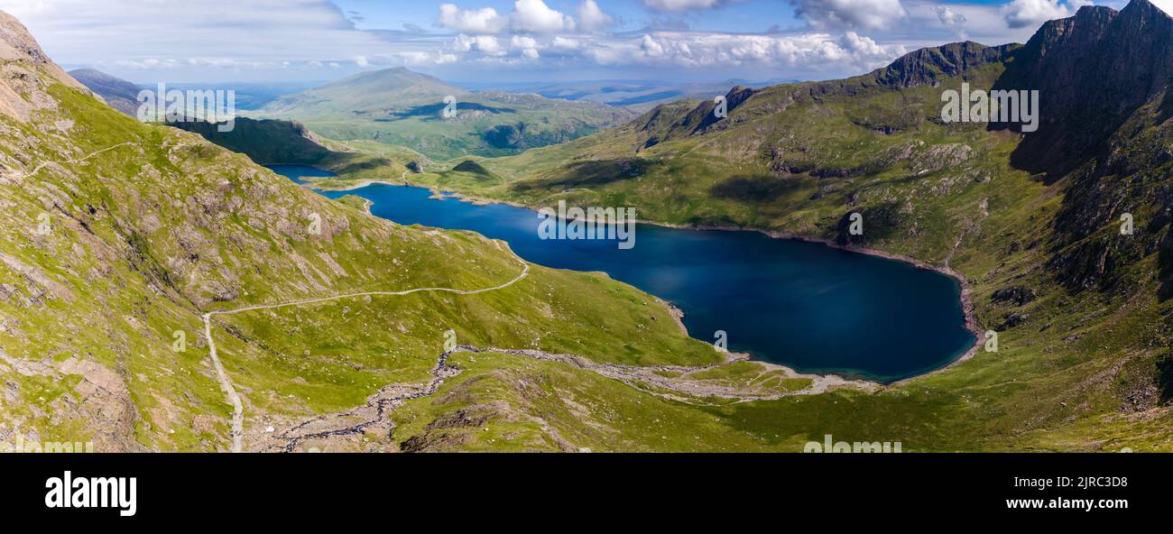 Aerial view of a beautiful mountain lake and hiking tracks near Snowdon, Wales (Miner's Track and Llyn Llydaw, Snowdonia National Park) Stock Photo