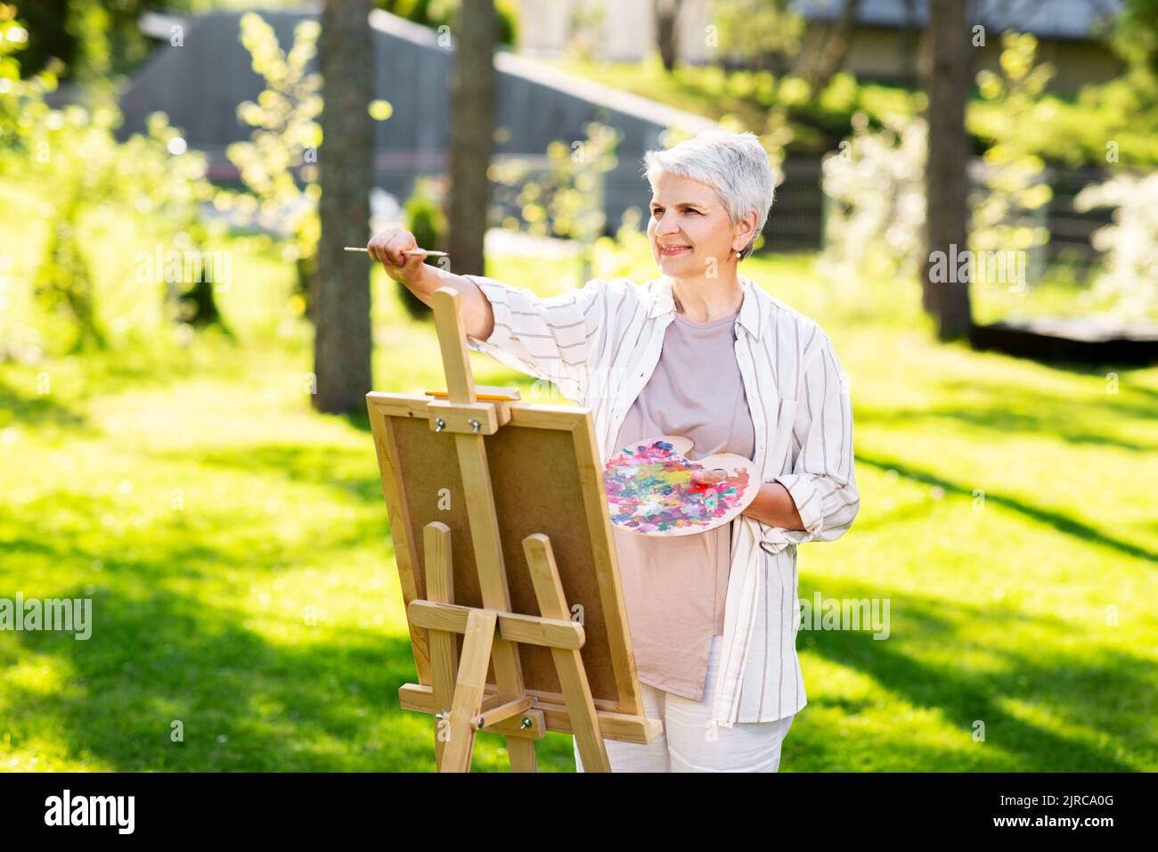 Easel painting hi-res stock photography and images - Alamy