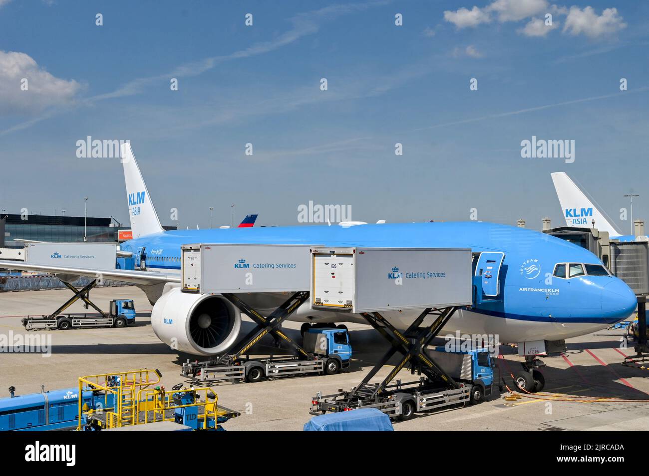 Amsterdam, Netherlands - August 2022: KLM Boeing 777 jet being loaded with catering supplies using a scissor lift truckat Schipol airport Stock Photo