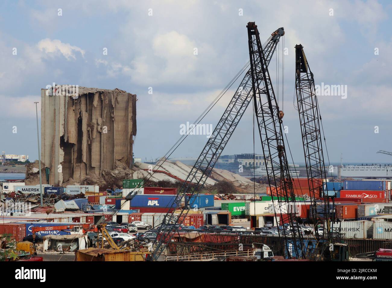 Beirut lebanon port blast crop grain silos smoke fire collapsing hires