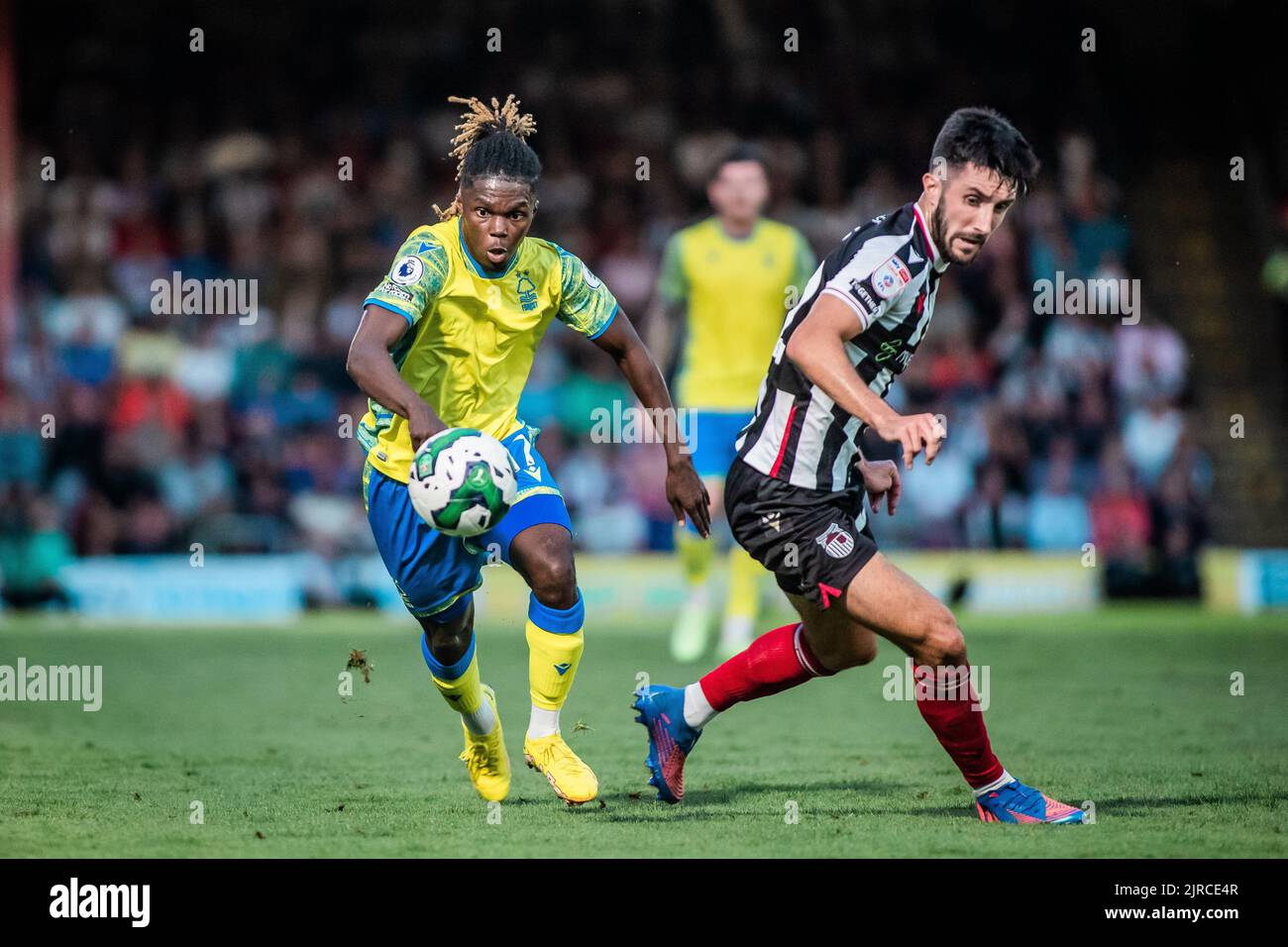 Alex Mighten #17 of Nottingham Forest beats his man Stock Photo - Alamy