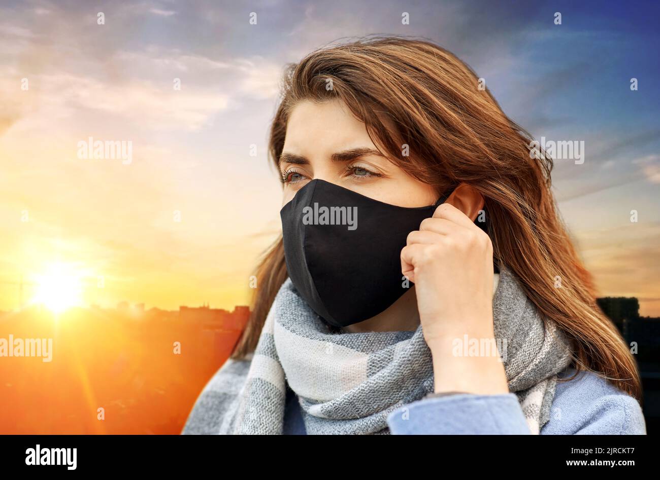 Woman wearing reusable mask hi-res stock photography and images - Alamy