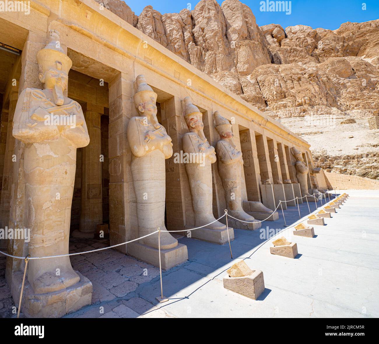 top 94+ Pictures the mortuary temple at deir el-bahri was built for which pharaoh? Latest