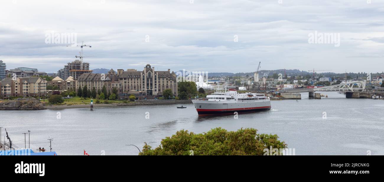 Ferry in Downtown Victoria Harbour during cloudy day Stock Photo - Alamy