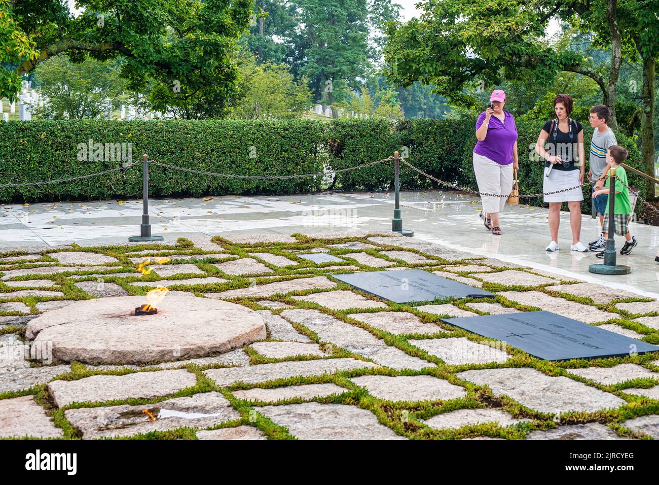 Visitors view the graves and eternal flame at the Kennedy Gravesite in Arlington National Cemetery across the Potomac River from Washington, D.C. Stock Photo
