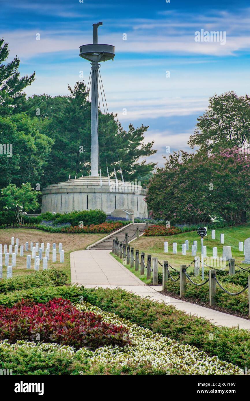 The USS Maine Memorial among the graves from the Spanish American War at Arlington National Cemetery, Virginia. Stock Photo