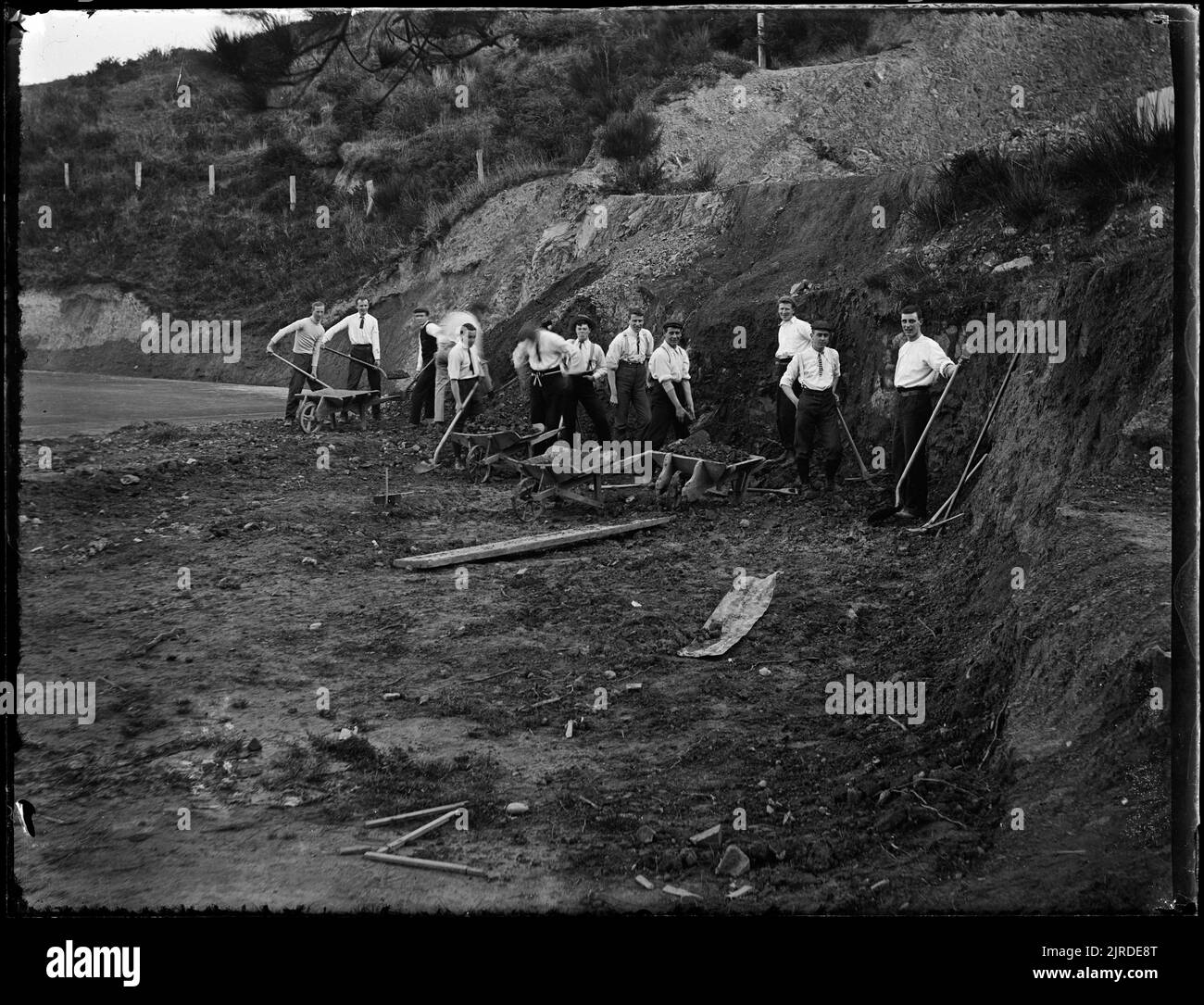 Having a breather, circa 1908, Wellington, by Fred Brockett Stock Photo ...