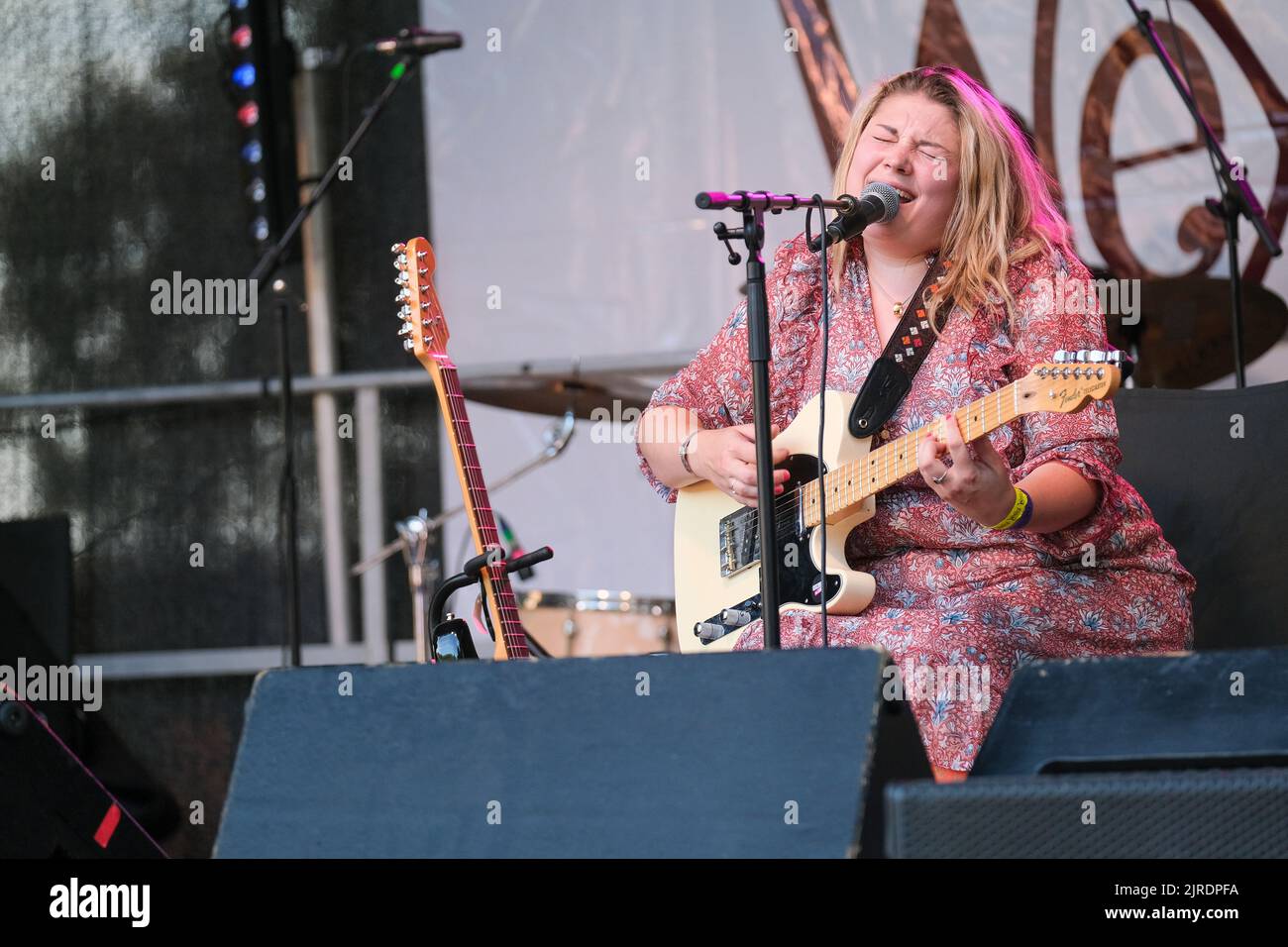 Polly Haynes performing at Weyfest Festival, Tilford, England, UK. August 21, 2022 Stock Photo