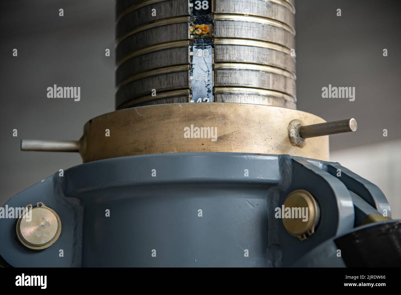 Massive round jacking ram hires stock photography and images Alamy