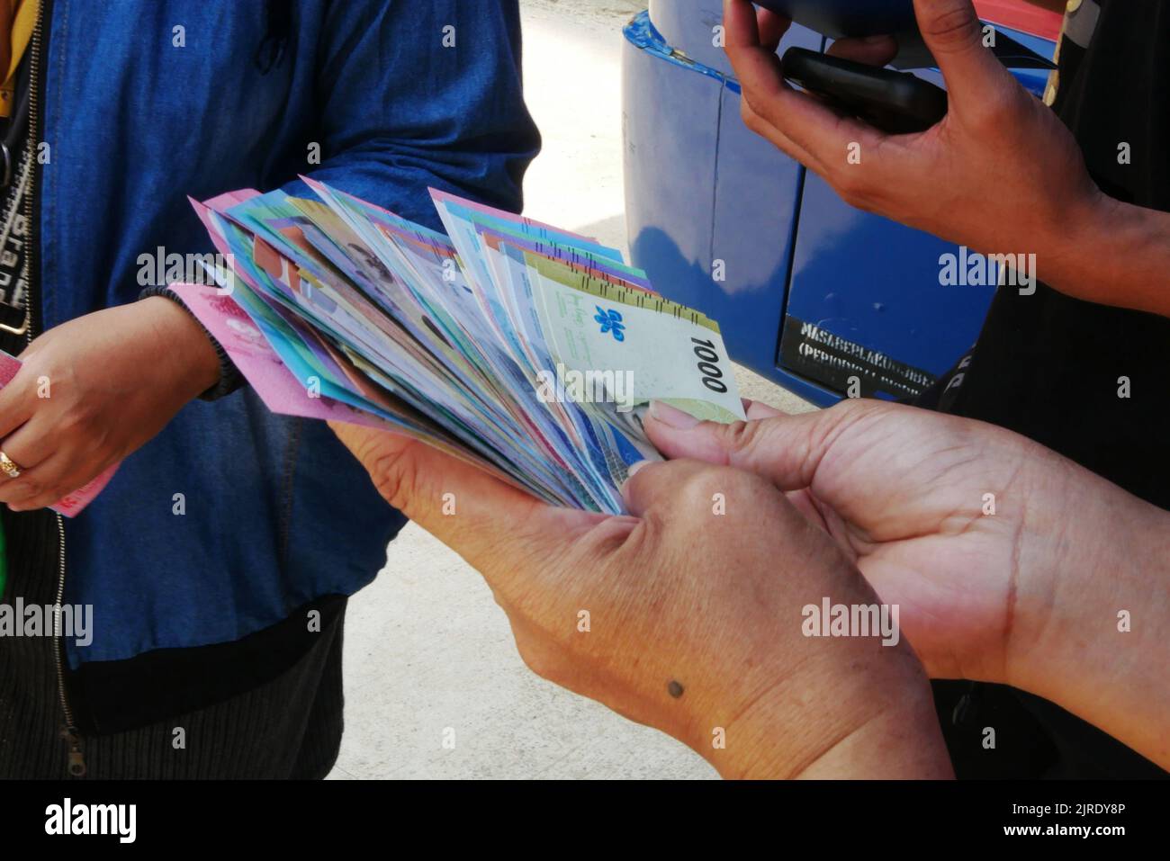 jakarta-jakarta-indonesia-23rd-aug-2022-residents-queue-to