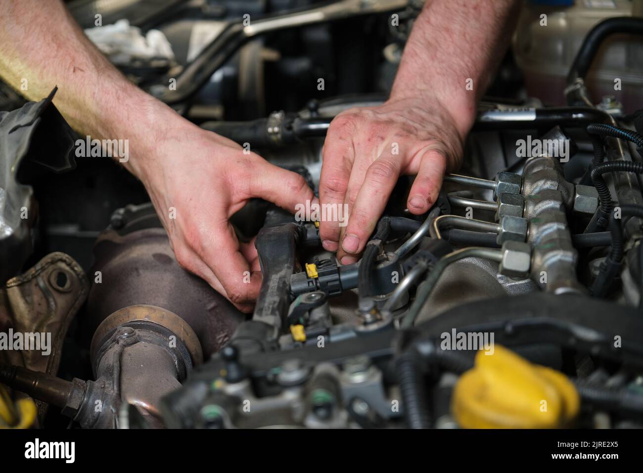 Close up of car mechanic hands removing fuel injectors Stock Photo Alamy