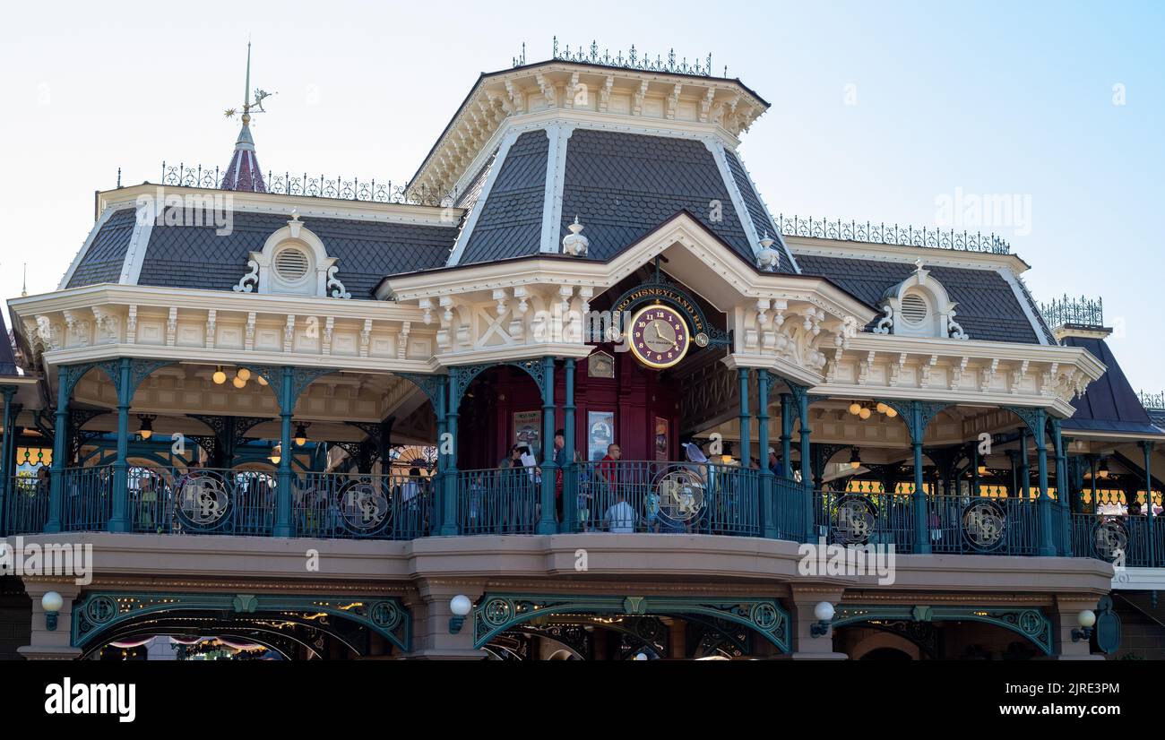the-disneyland-paris-main-train-stop-building-station-stock-photo-alamy