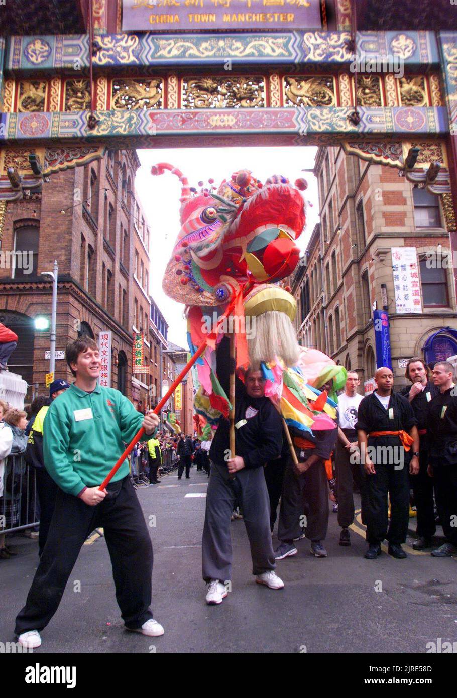 CHINESE DRAGON UNDER ARCH .CHINA TOWN MANCHESTER. PICTURE GARY ROBERTS. Stock Photo