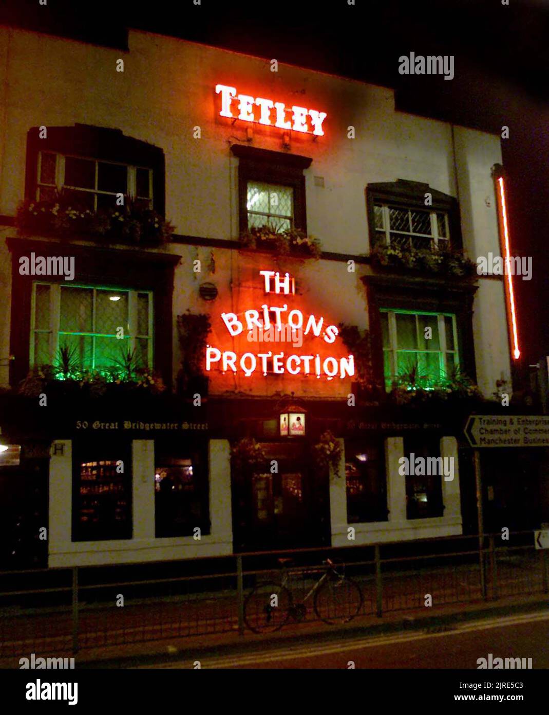 THE BRITONS PROTECTION PUB. Historic pub ( Grade 11 Listed) where victims of Peterloo Massacre were treated in August 16th 1819. The pub boast over 500 whiskies in its collection. MANCHESTER. PICTURE: GARY ROBERTS Stock Photo