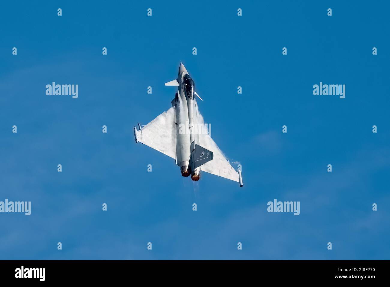 Eastbourne, East Sussex, UK. Featuring the RAF Typhoon at the annual Eastbourne Airshow viewed from the beach at Eastboune. 18th August 2022. Credit David Smith/Alamy Live News Stock Photo