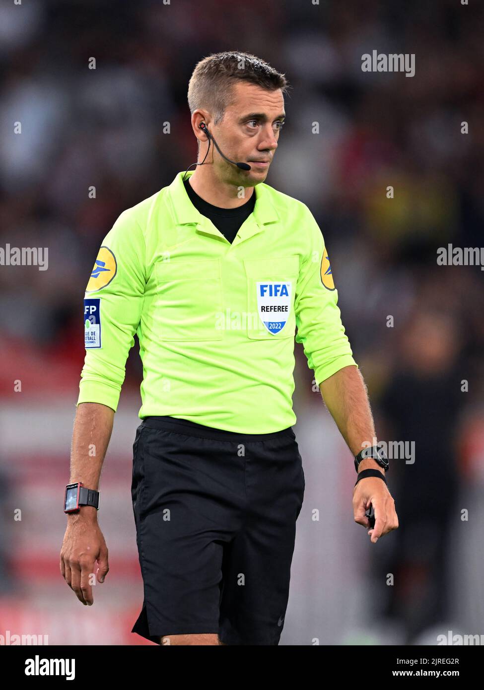 LILLE - Referee Clement Turpin during the French Ligue 1 match between Lille OSC and Paris Saint Germain at the Pierre-Mauroy Stadium on August 21, 2022 in Lille, France. ANP | Dutch Height | Gerrit van Keulen Stock Photo
