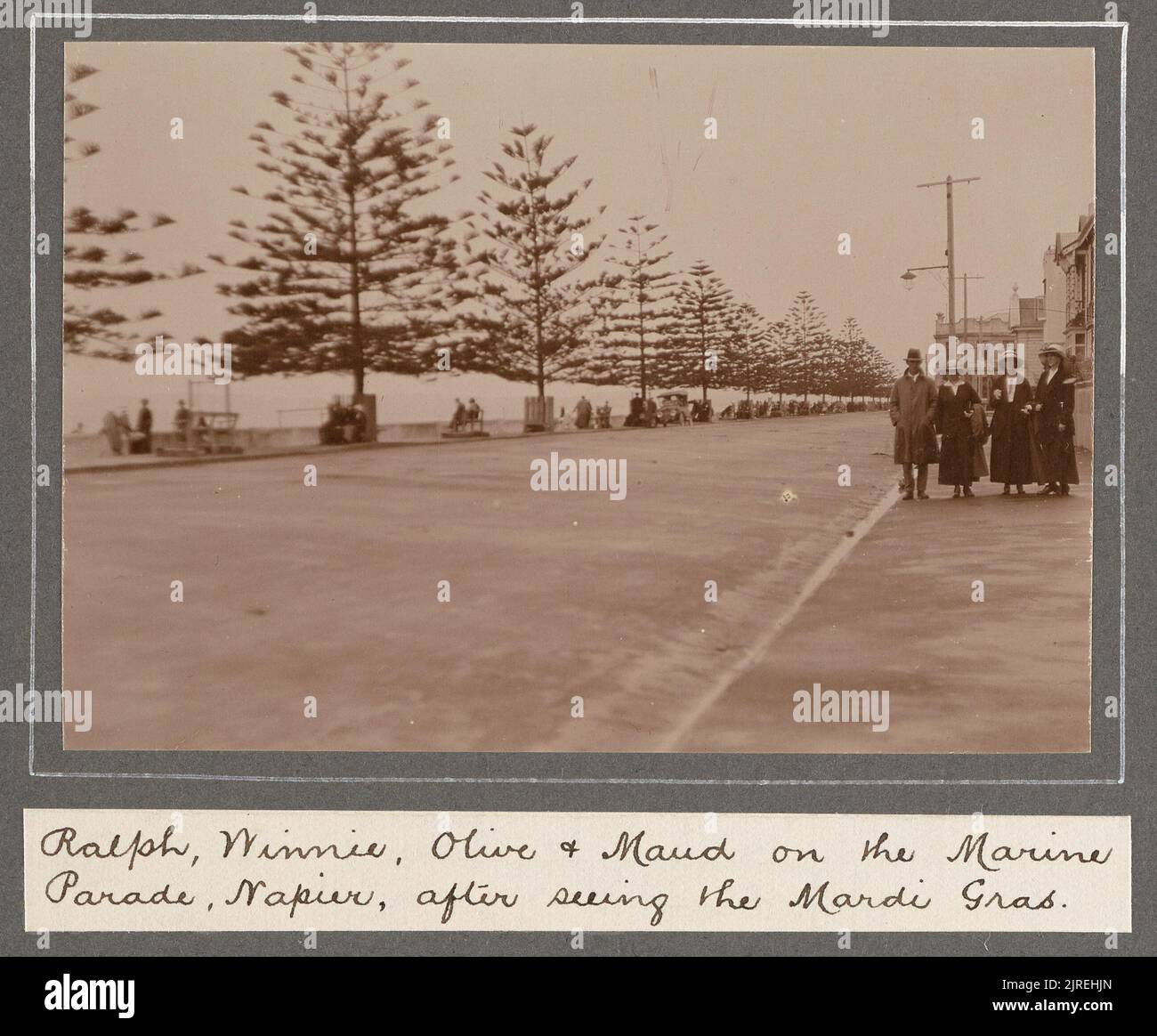 Xmas at Hastings. December 25, 1915: Ralph, Winnie, Olive and Maud on the Marine Parade, Napier, after seeing the Mardi Gras. From the album: Family photographs. [1914-1917], 1915, Napier, by Leslie Adkin. Stock Photo