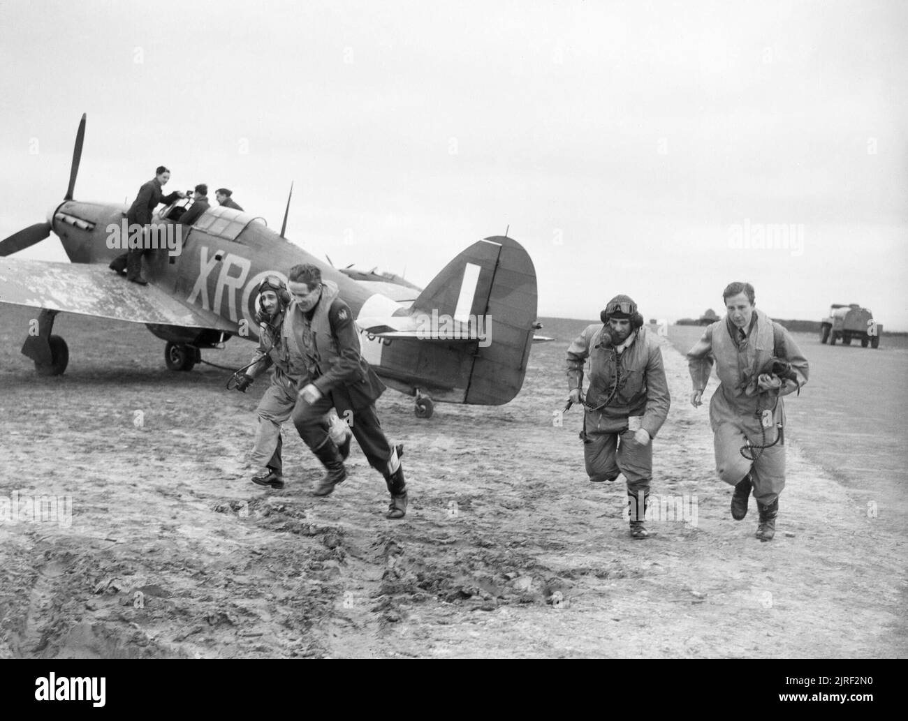American pilots of No 71 'Eagle' Squadron rush to their Hawker Hurricanes at Kirton-in-Lindsey, 17 March 1941. American pilots of No 71 'Eagle' Squadron rush to their Hurricanes at Kirton-in-Lindsey, 17 March 1941. Stock Photo