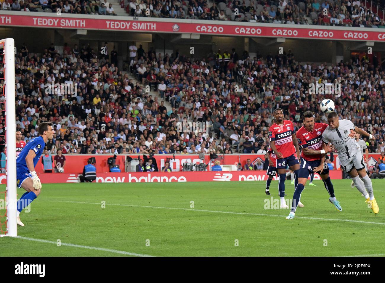 LILLE - (lr) LOSC Lille goalkeeper Leo Jardim, Alexsandro Victor de Souze Ribeiro of LOSC Lille, Jose Miguel da Rocha Fonte of LOSC Lille, Kylian Mbappe of Paris Saint-Germain during the French Ligue 1 match between Lille OSC and Paris Saint Germain in the Pierre-Mauroy Stadium on August 21, 2022 in Lille, France. ANP | Dutch Height | Gerrit van Keulen Stock Photo