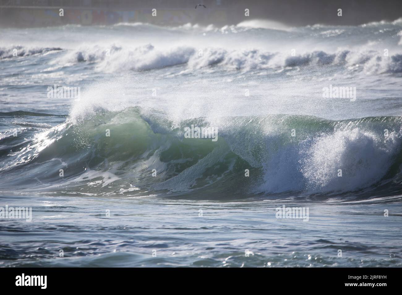 A dramatic scenery with foamy high waves splashing in the sea Stock ...