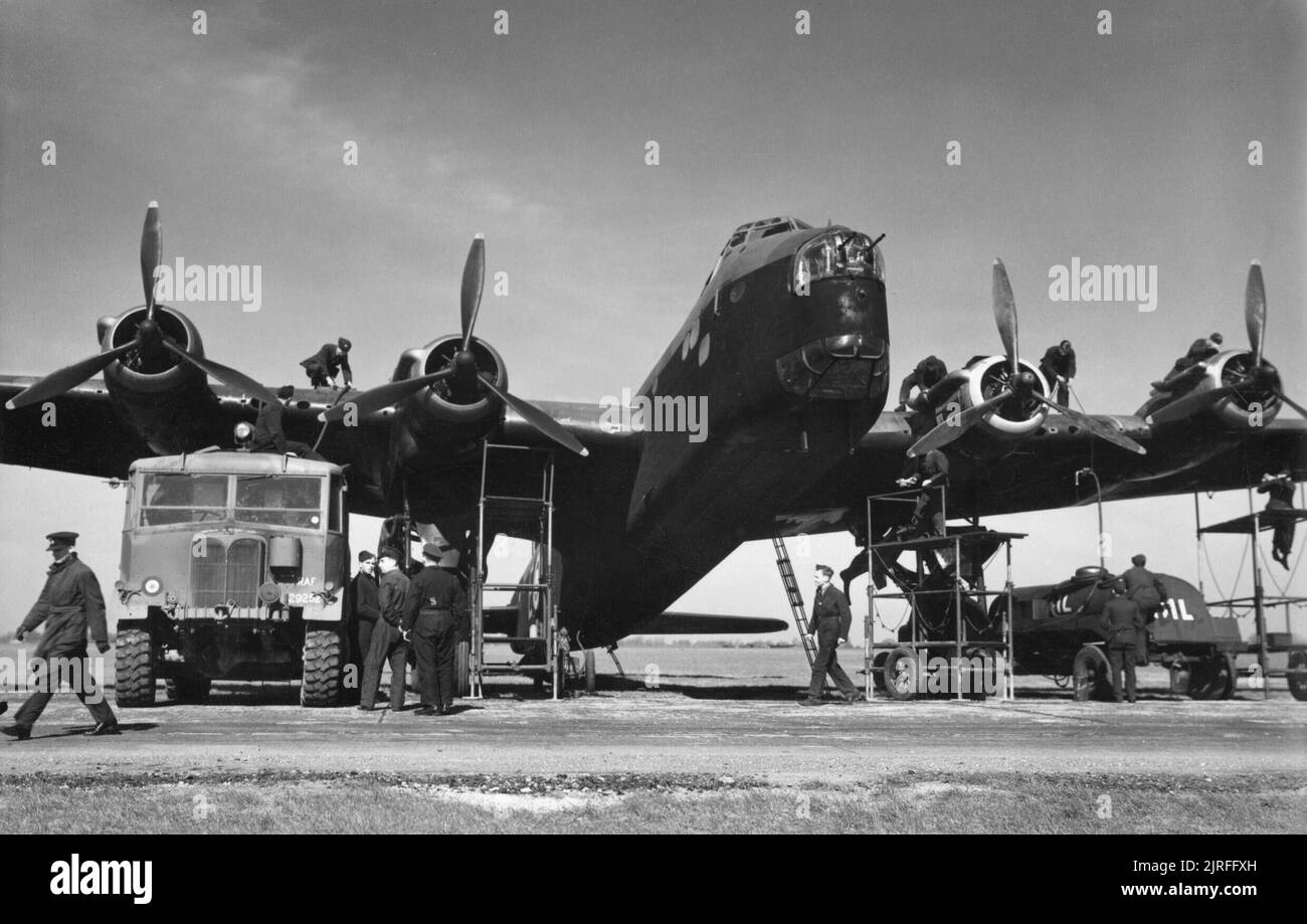 RAF Bomber Command A Short Stirling of No. 1651 HCU (Heavy Conversion ...