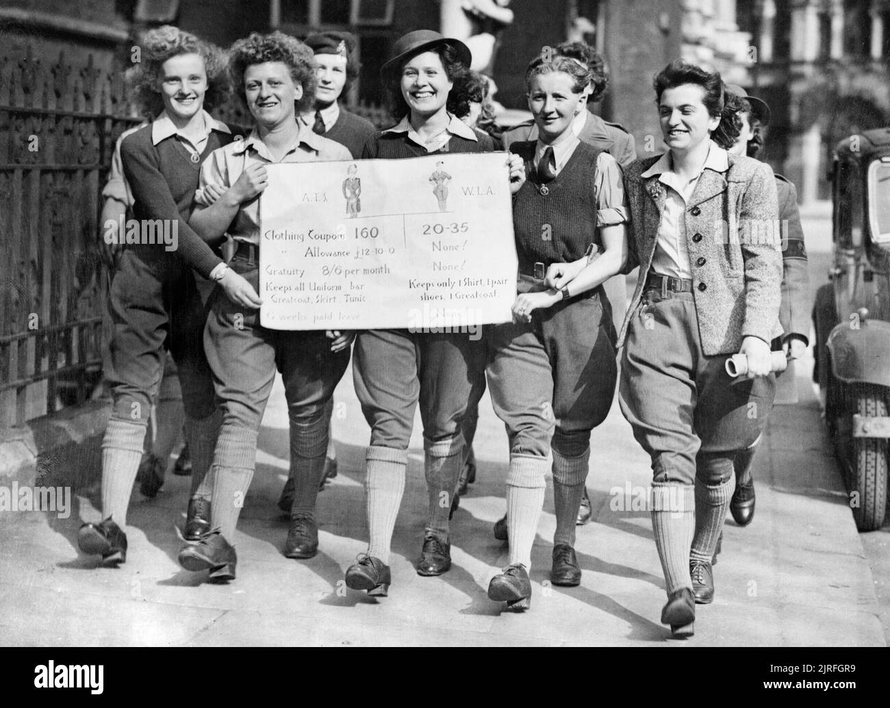 The Womens Land Army In Britain During The Second World War 700 Land Army Girls From All Parts 