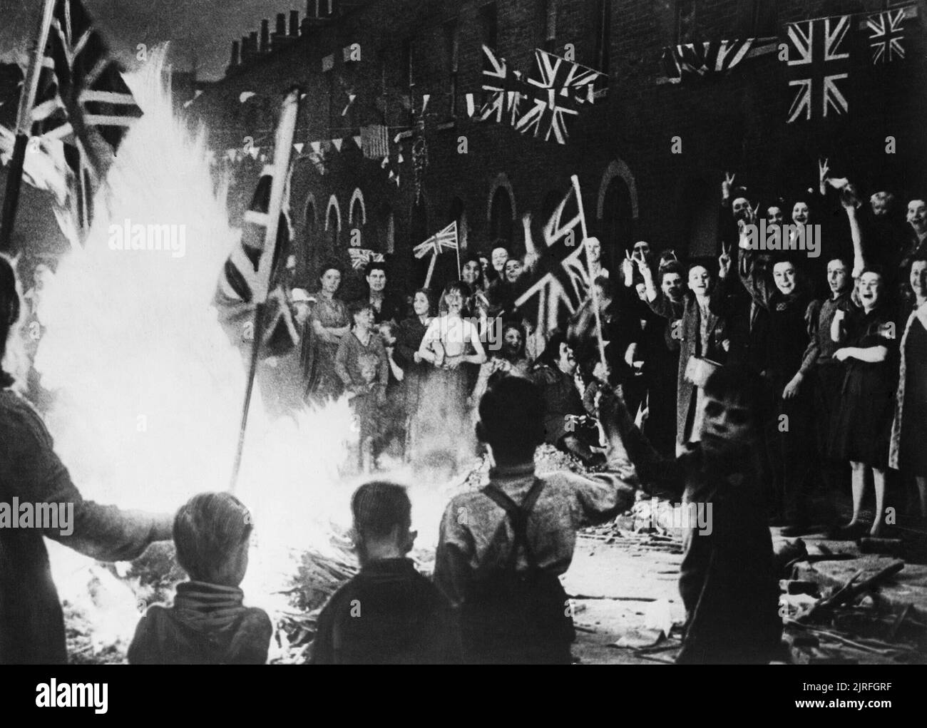 Ve Day Street Party, 1945 The Victory bonfire burns at night Stock
